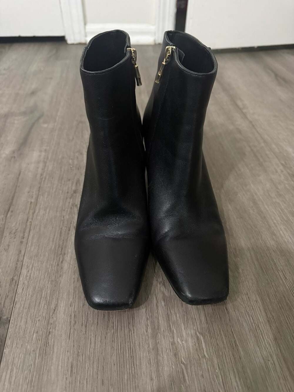 J.McLaughlin Black Leather Square Toe Block Heel Ankle Booties Zip Pulls